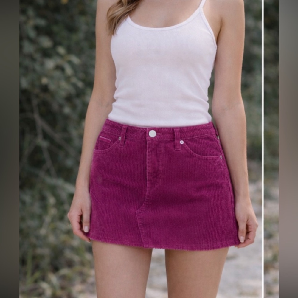 🔥 BDG vintage Fuschia pink mini corduroy skirt size M